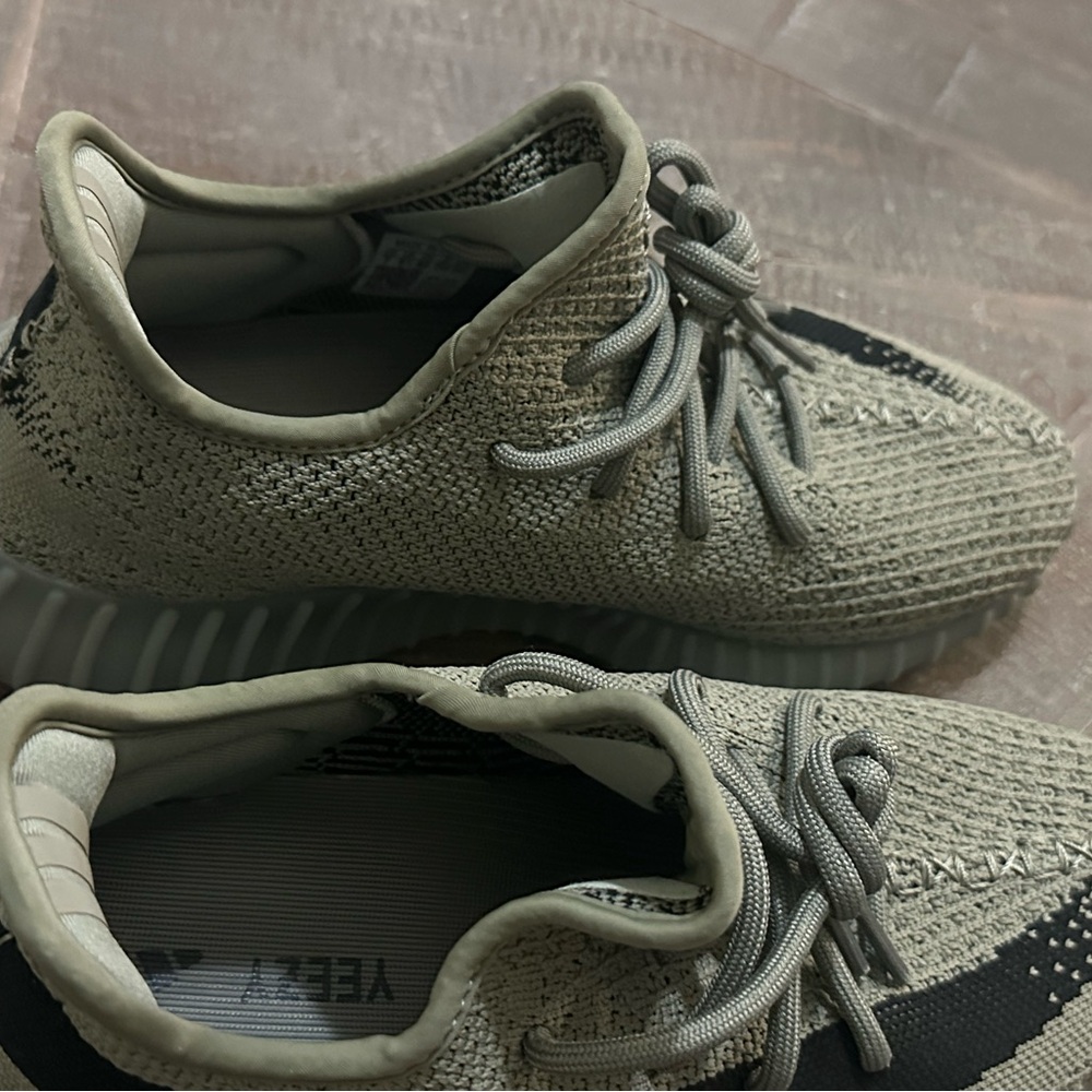 Yeezy Boost - Picture 3 of 3